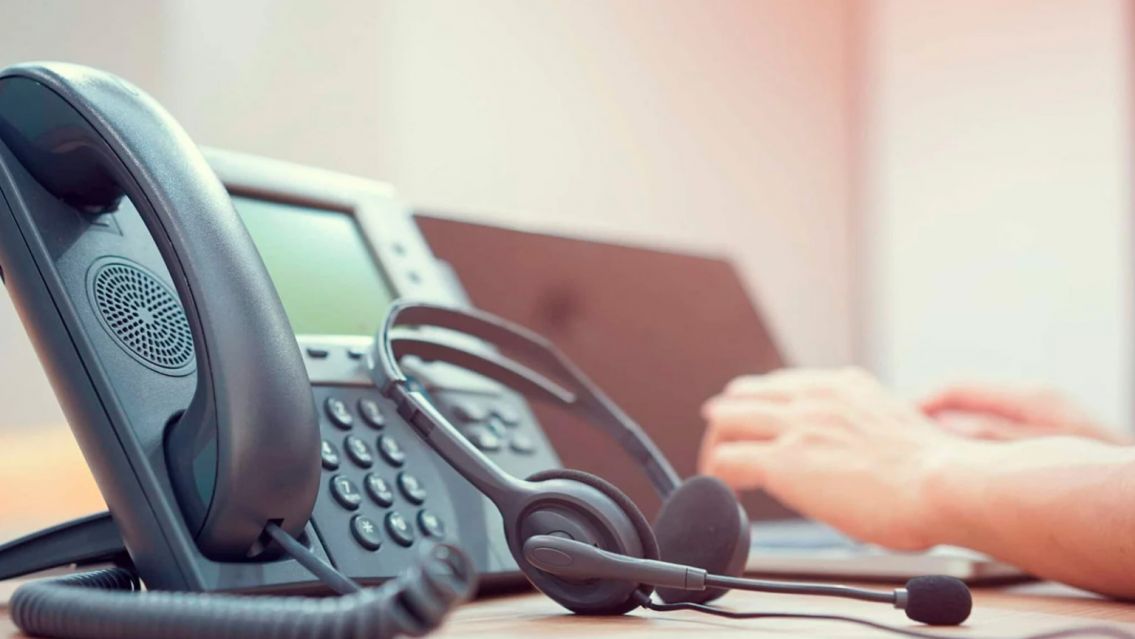 Cuánto cobra un empleado de call center en abril de 2025