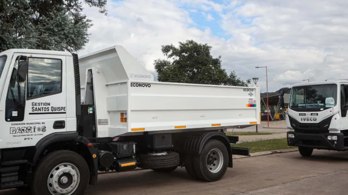 Maquinaria para la Puna: Sadir entregó volquetes a Cangrejillos y Barrios con fondos de regalías mineras