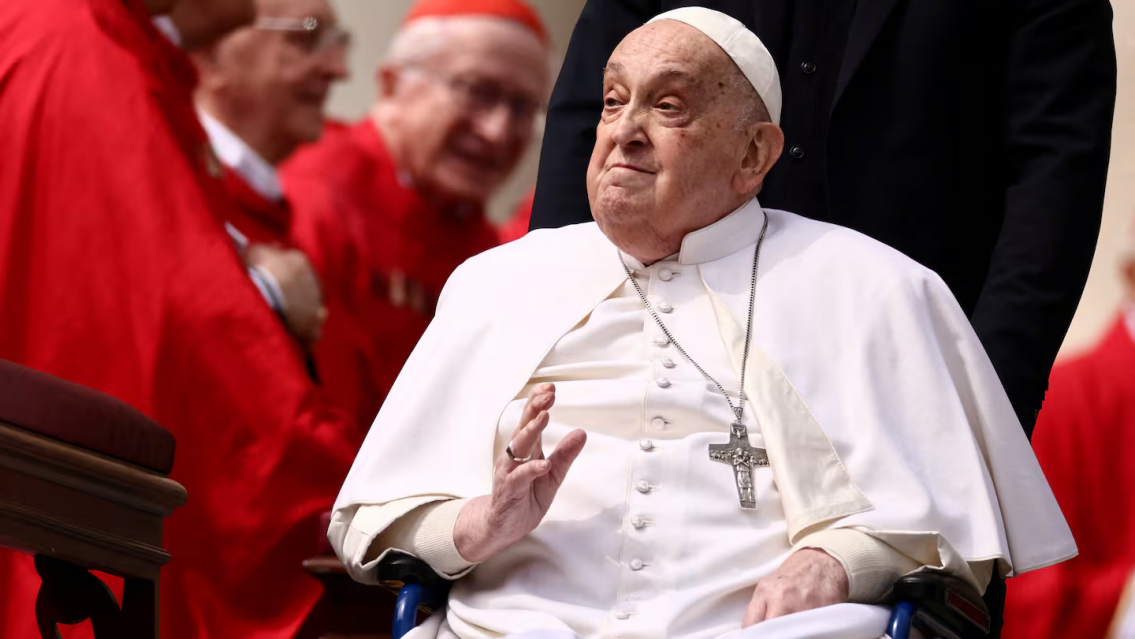 ¿Cumplirán su última voluntad o seguirán el protocolo "oficial"? El papa y su muerte