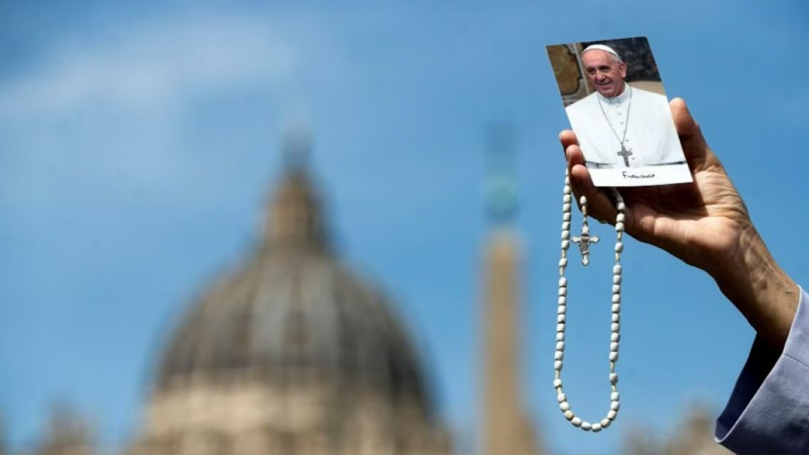 Tras la muerte del papa, cuándo empieza el cónclave y qué resta definir para su funeral