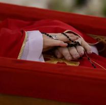 URGENTE: Difunden las primeras imágenes del Papa Francisco en su féretro