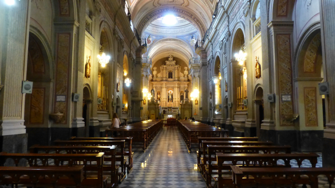 "D�jense de joder, hay un papa muerto", curita norte�o estall� de bronca