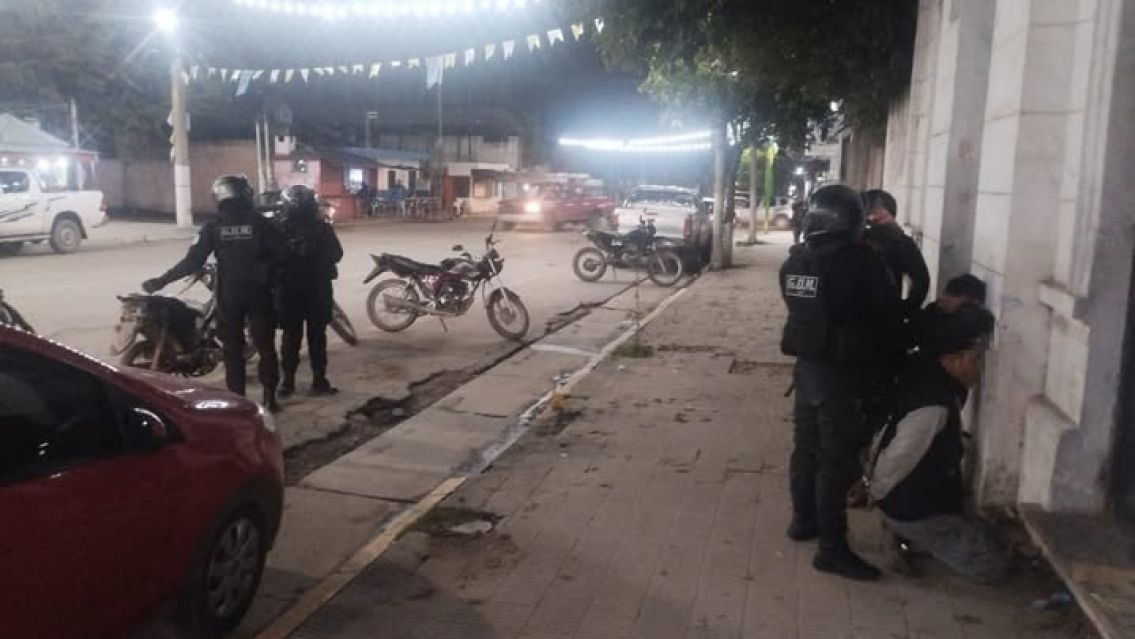 Perico: atraparon a dos motochorros que habían robado una mochila