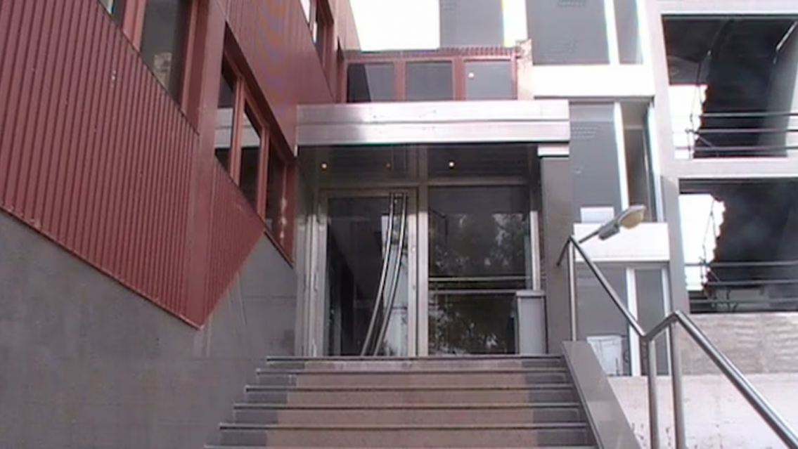 Profe enseñaba lectura y escritura a personas ciegas, abusó de dos alumnas