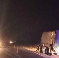 [HORROR] A un camión se le reventó una cubierta y provocó un choque en cadena en Ruta 34