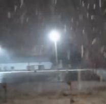 Empezó a nevar en Jujuy: todo el pueblo se tiñó de blanco