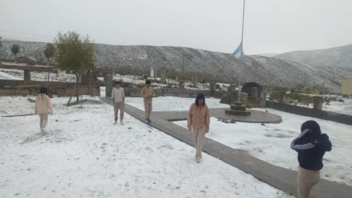 Espectacular nevada en un pueblo de Jujuy