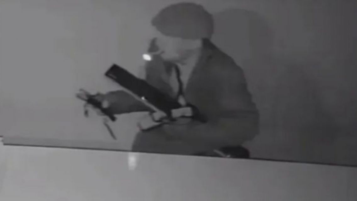 Robo millonario a un local de comidas: el ladrón estaba disfrazado