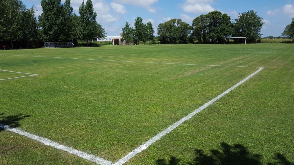El mundo del fútbol está de luto: murió un jugador en pleno partido