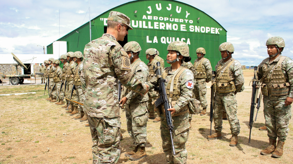 El Gobierno autoriz� al Ej�rcito y a la Armada a detener civiles en la frontera