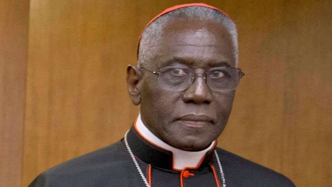 El cardenal ultraconservador que puede convertirse en el primer papa africano