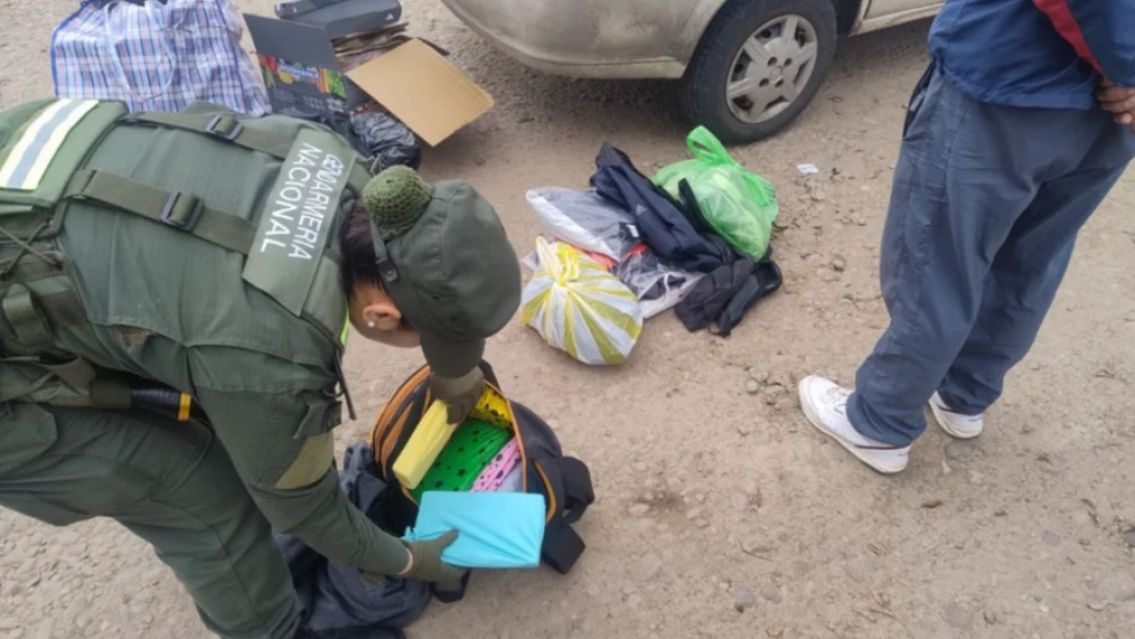 Atraparon a un peligroso narco con 8 kilos de droga en un taxi camino a Ledesma