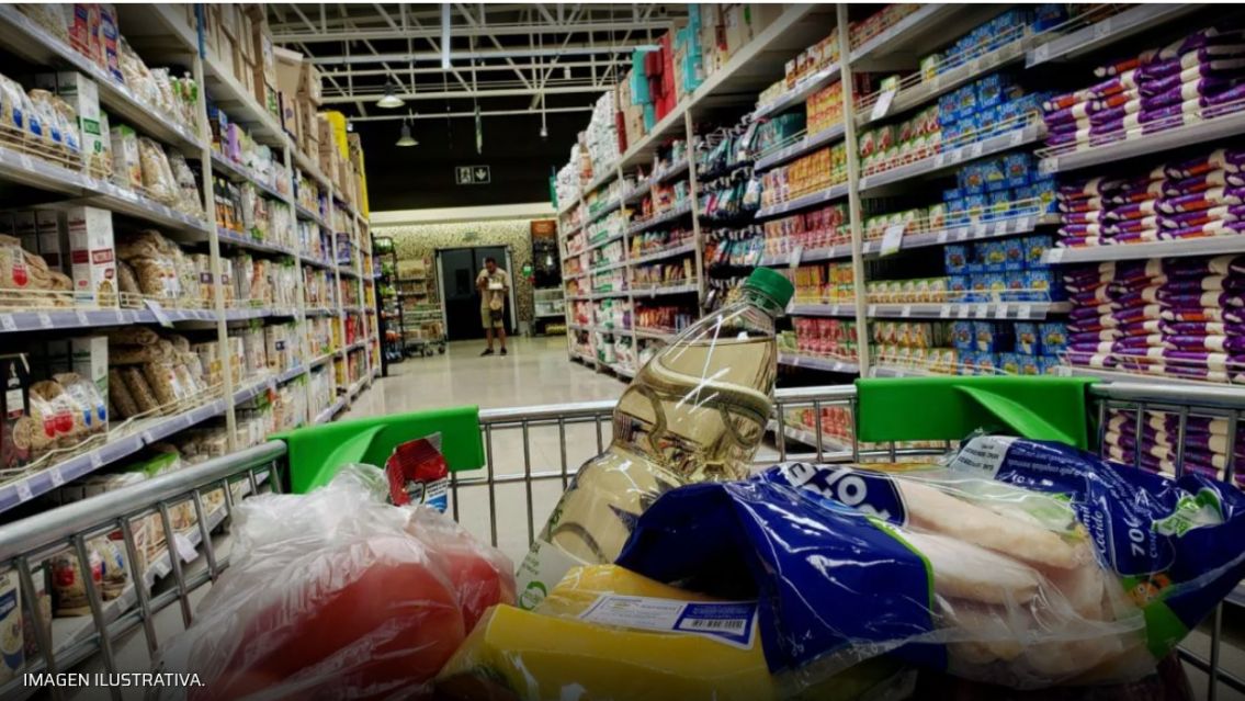 Vend�an productos vencidos y sin fr�o: clausuran supermercado por poner en riesgo la salud