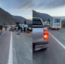 AHORA: Fuerte choque y vuelco sobre Ruta 9 dejó varios heridos cerca de Purmamarca