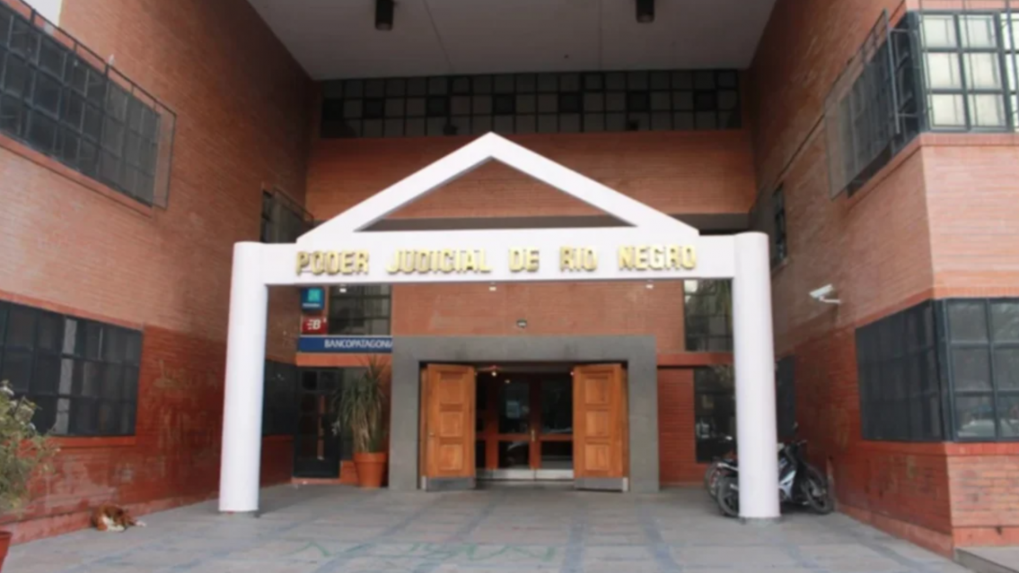 Vaga como cuñado de Rocky: echaron a una empleada por faltar 400 días (seguía cobrando)