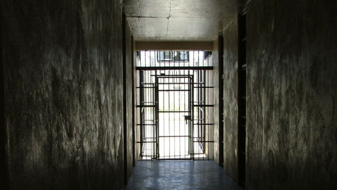 Guardiac�rcel ten�a relaciones con los reclusos y as� descubrieron todo: