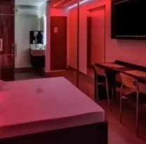 Mujer se olvidó 100 mil pesos en el telo, los fue a buscar desesperada y...