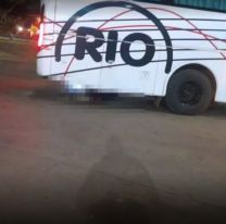 Aberrante: colectivo llegó a la terminal arrastrando un cadáver en su parte inferior