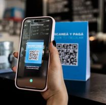 Chau pesos: el Gobierno habilita compras en dólares con QR y débito