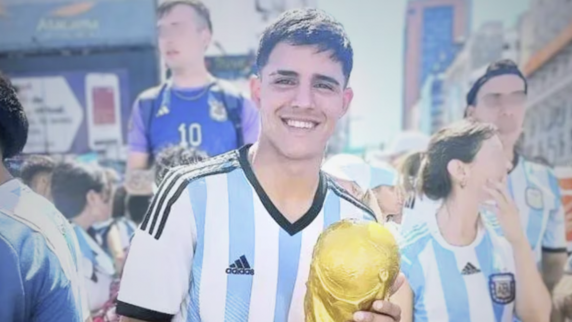 El chico no quería salir más con su hija y el hombre lo mató por la espalda