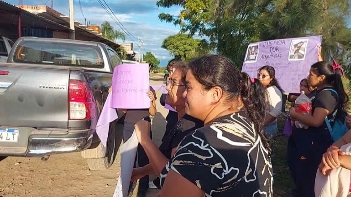 Multitudinaria marcha en Pampa Blanca hasta la casa del presunto asesino de Angelina Gonz�lez