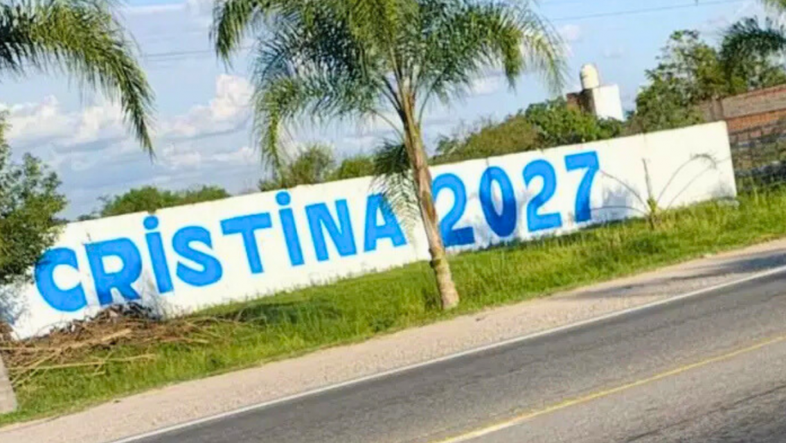 Aparecieron pintadas de "Cristina 2027" en localidad norte�a: �Se postula?