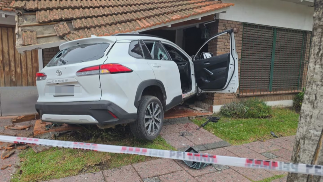 "No tengo techo ni paredes": la pesadilla de la familia a la que se le incrust� un auto en la casa