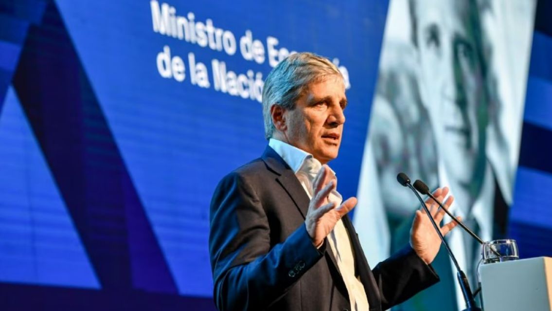 Gobernadores en estado de alerta por el cambio en el IVA que propone Caputo