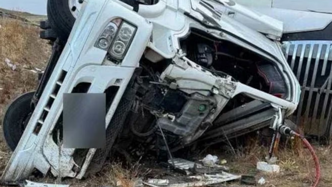 Camionero muri� tras volcar en Ruta 40 y aparecieron las 'pira�as': se llevaron todo