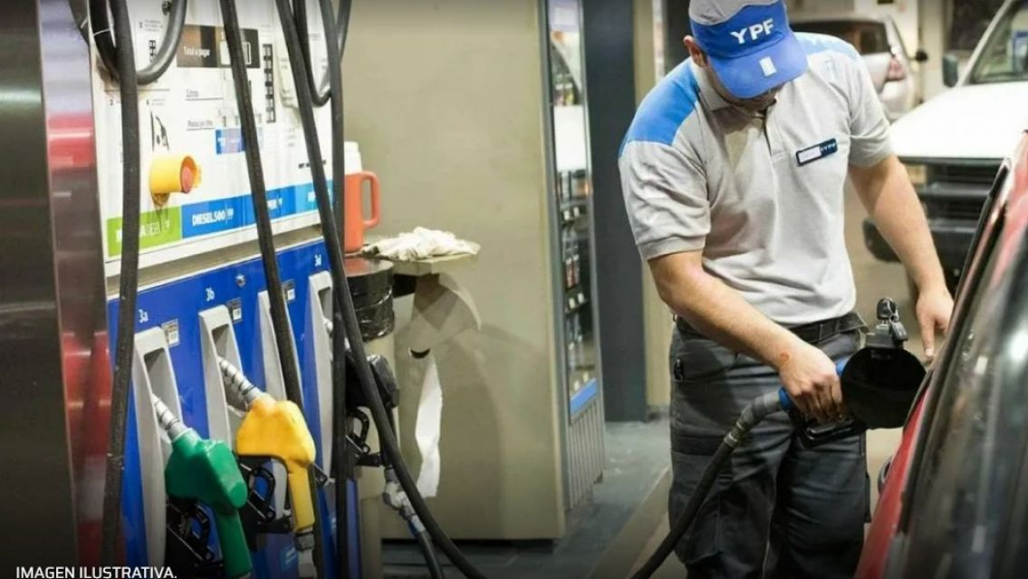 Playero fue a limpiar el baño de noche y encontró algo terrible