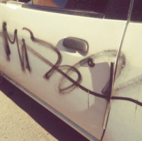 "Estar con un casado, es de p---": le escracharon el auto "por adúltera"