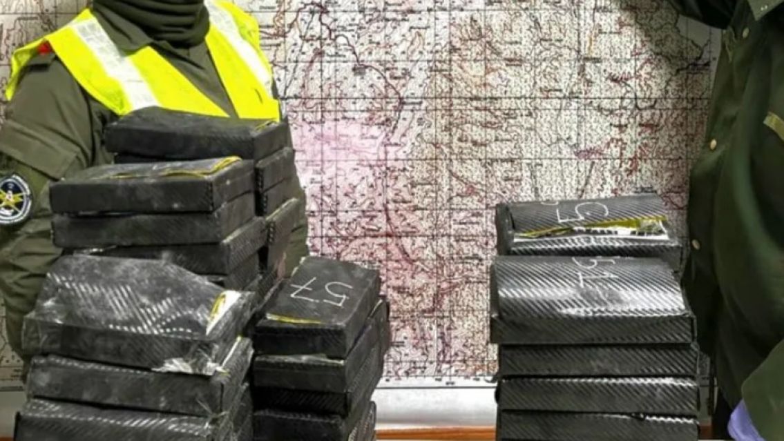 Narcos abandonaron bolsos con más de 64 kilos de cocaína en La Quiaca