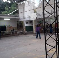  &Uacute;ltimos preparativos en la Escuela Naciones Unidas antes del inicio de la votaci&oacute;n