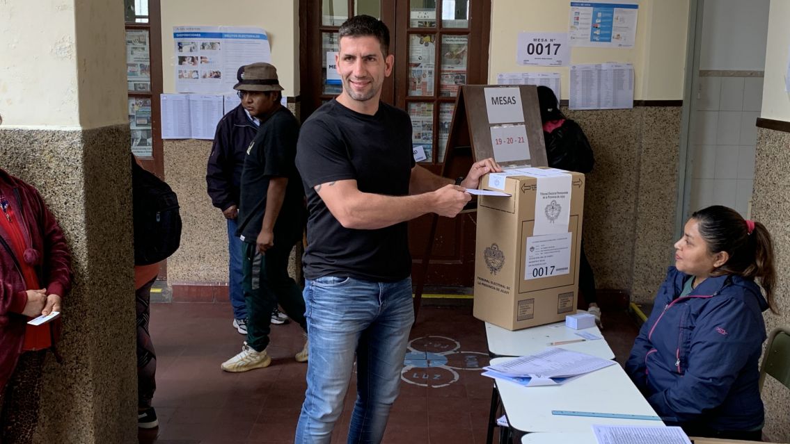 Manuel Quintar votó en capital y pidió "no comerse la campaña del miedo"