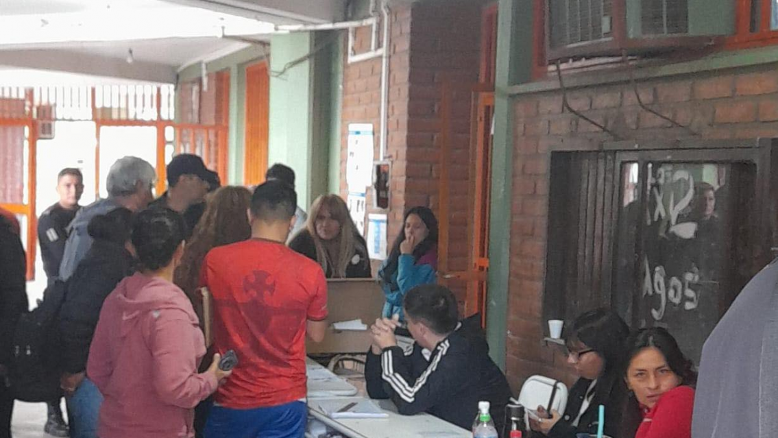 Notaron que la fila no avanzaba y era por  este ins�lito motivo, pas� en Libertador
