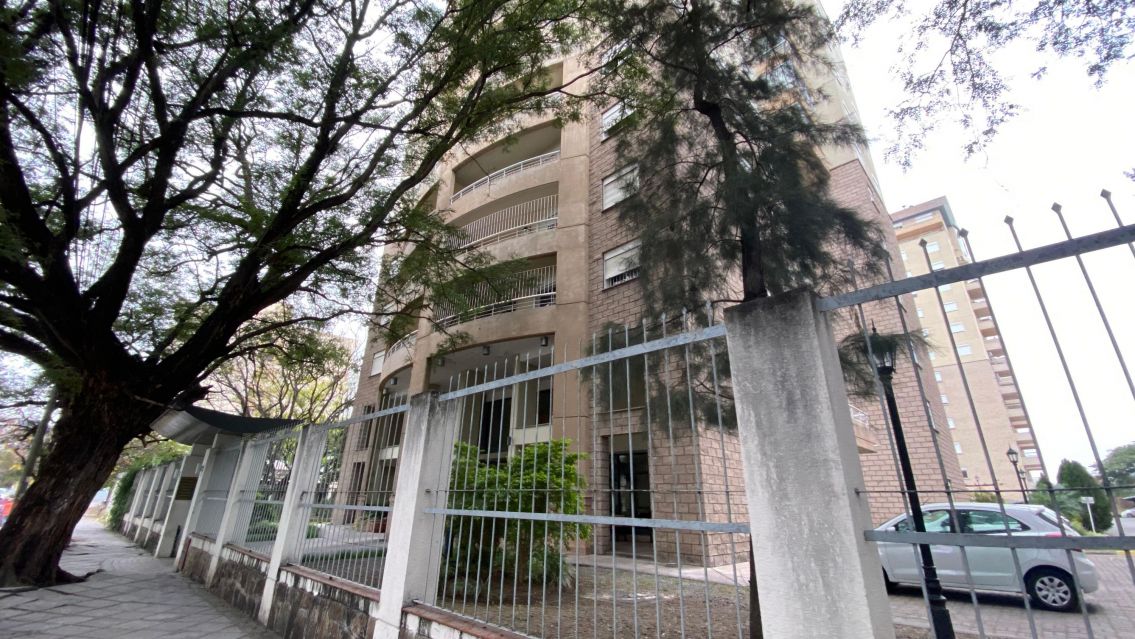 Changuito muri� tras caer desde un edificio: ser�a desde el tercer piso