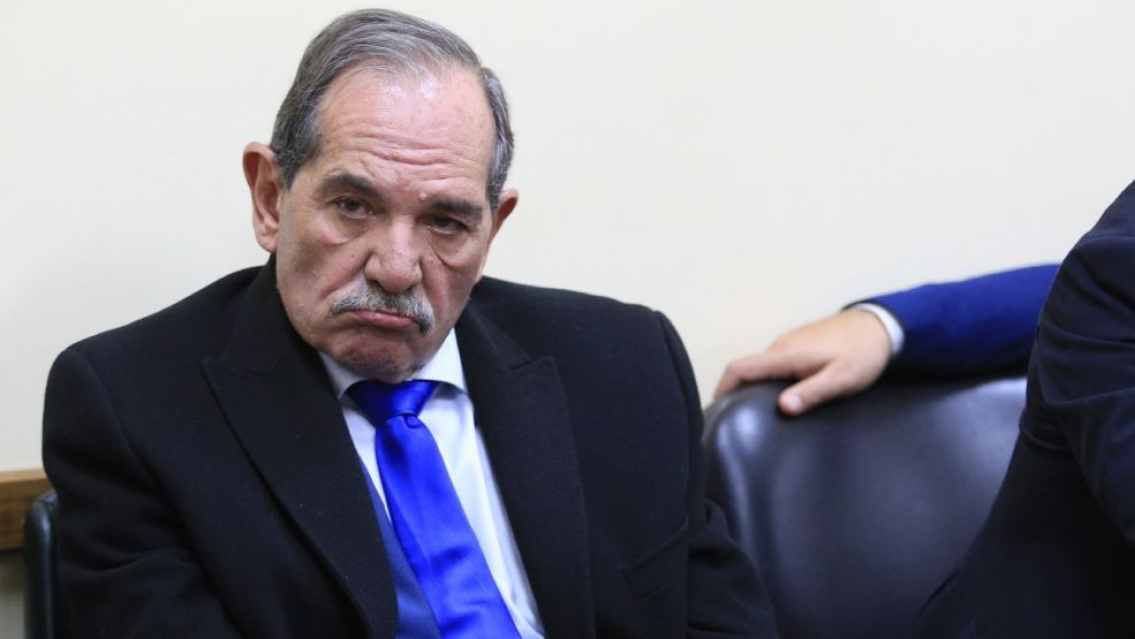 Jos� Alperovich, condenado por abuso sexual, fue visto en la cama con su "novia"