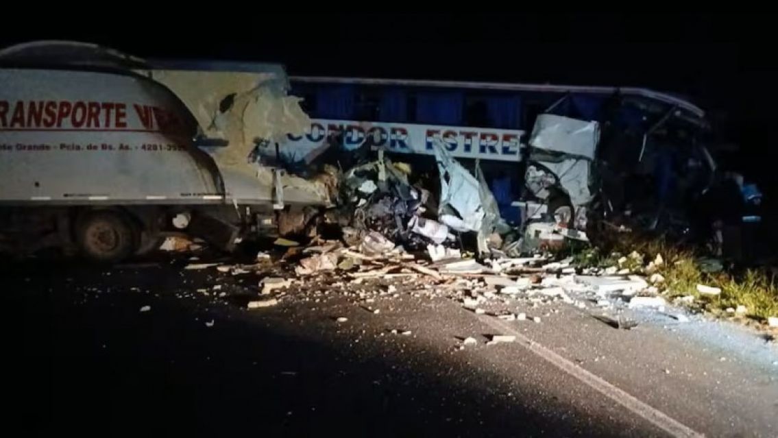 Tragedia en Ruta 3: cami�n y cole chocaron de frente y hay cuatro muertos