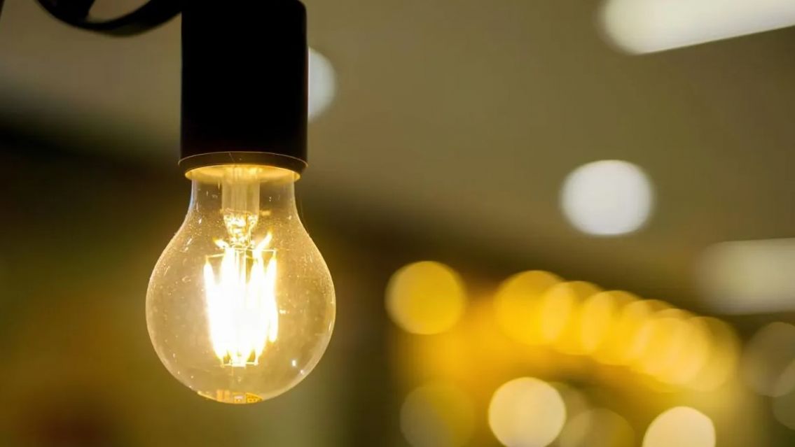 ¡A preparar el bolsillo! Autorizan una suba del 2,45% en la boleta de luz