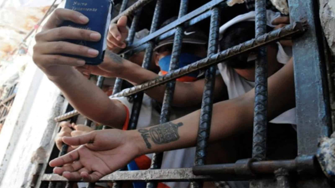 Se acab� la joda, Patricia Bullrich evita que los presos tengan celulares