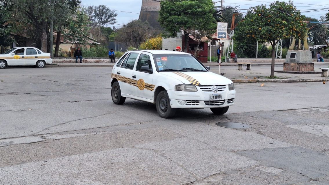 Sigue la odisea para los taxistas juje�os: deben viajar a Salta para renovar sus carnets