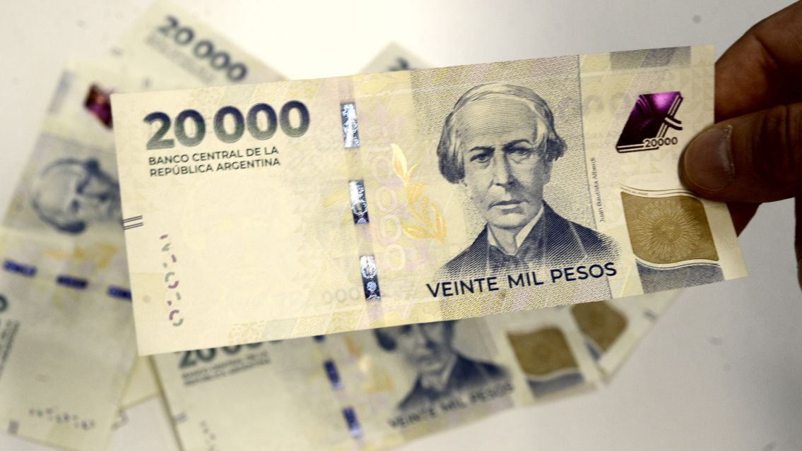 Cayeron los chantas juje�os que andaban con un mont�n de billetes falsos 