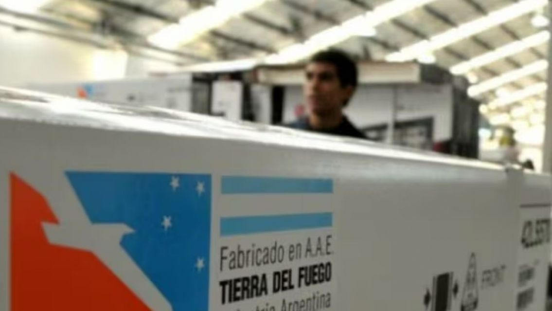 Paro total en fábricas de Tierra del Fuego tras el fin de aranceles a la importación de celulares