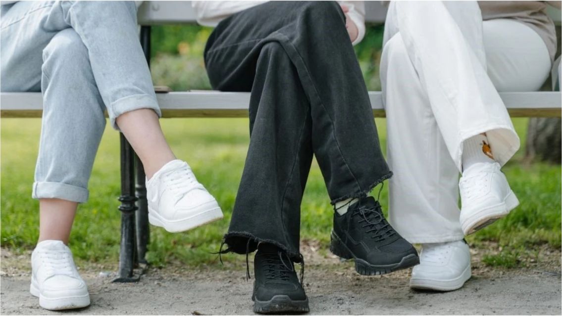 Qu� significa mover las piernas sin parar en una reuni�n: ins�lita explicaci�n