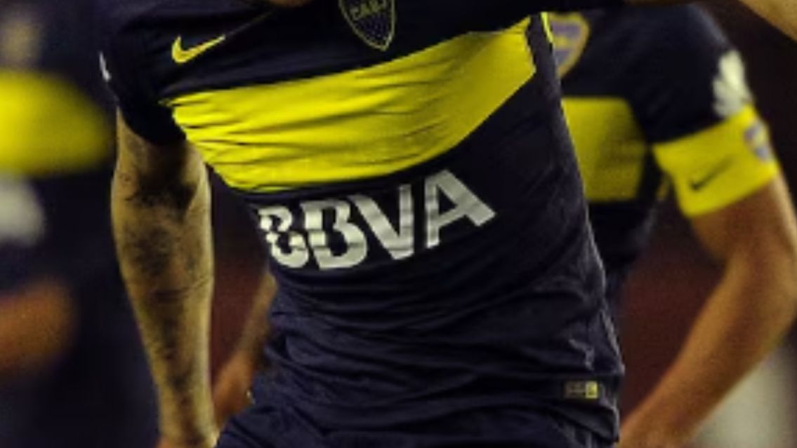 [INS�LITO] Acusaron a un ex jugador de Boca de "encamarse" con la mujer del dt: qu� pas�