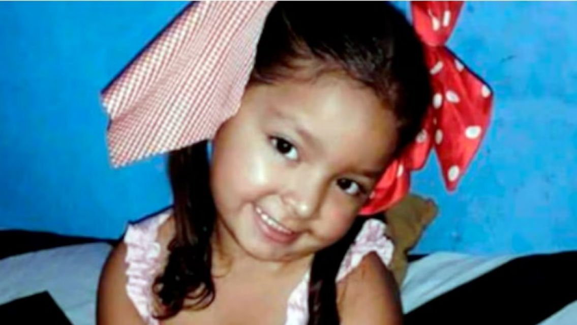 Ten�a cuatro a�os, la golpearon y la quemaron viva: perpetua por el crimen de Zoe