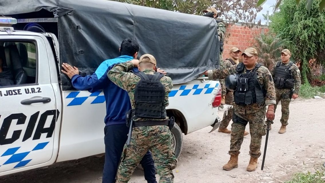 Dos vecinos se vistieron de h�roes cuando una juje�a ped�a ayuda desesperada