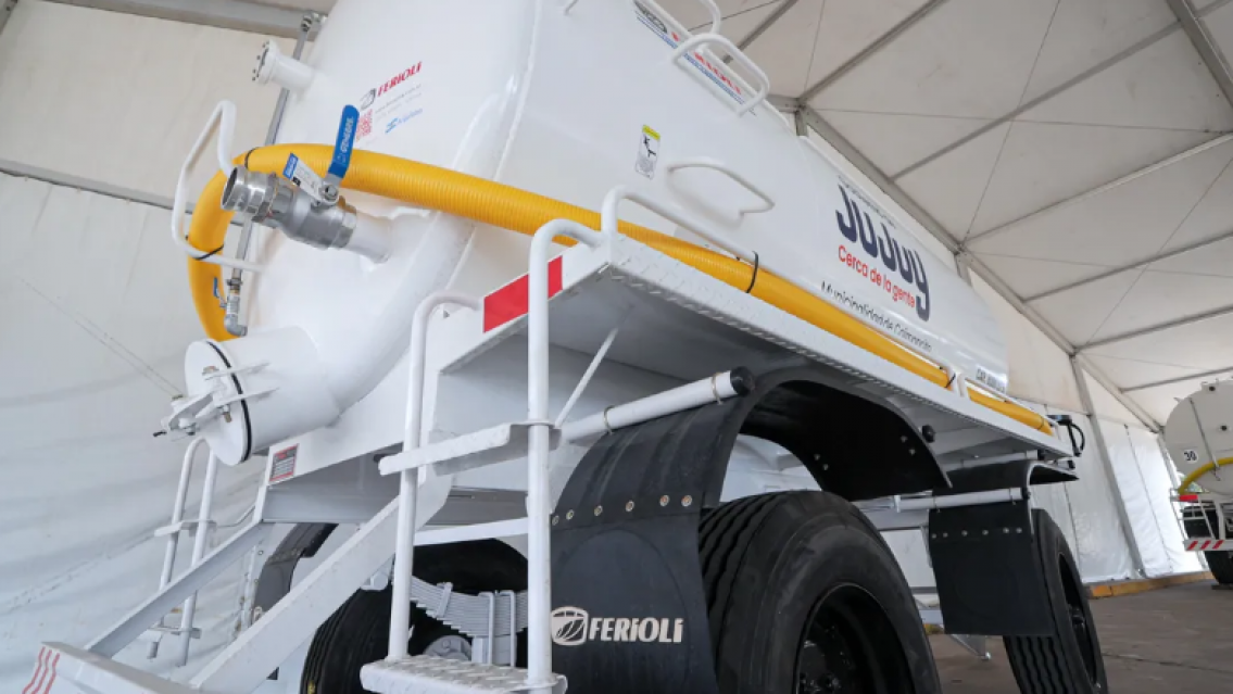 Sadir entreg� tanques atmosf�ricos a Perico y Caimancito para mejorar servicios esenciales