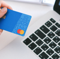 Jujeña compró una notebook por internet, cuando la recibió fue todo llanto y bronca