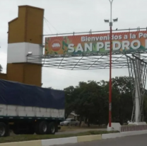 Energúmeno jujeño iba en auto y le hizo algo asqueroso a una chica en la calle